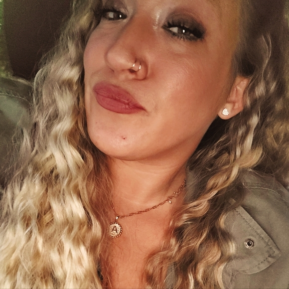 Meet your Posher, Ashley - Picture 1 of 1